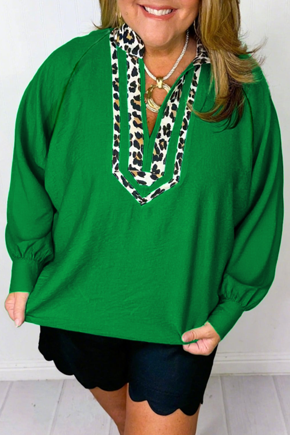 Green Plus Size Contrast Leopard Trim Split Neck Puff Sleeve Blouse Plus Size Tops b51016bd7c168be1