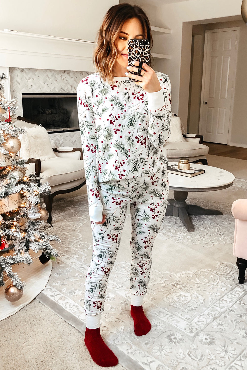 White Holly Print Christmas Pullover Pants Pajama Set Loungewear Set c130b2b57c841472