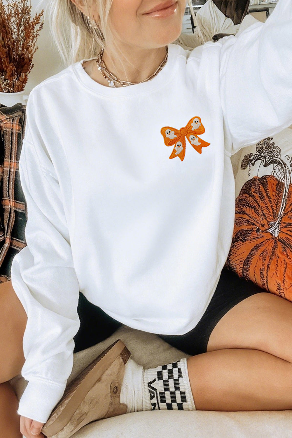 White Cute Halloween Ghost Bow Embroidered Graphic Sweatshirt Graphic Tees deb68d35ed139ea0