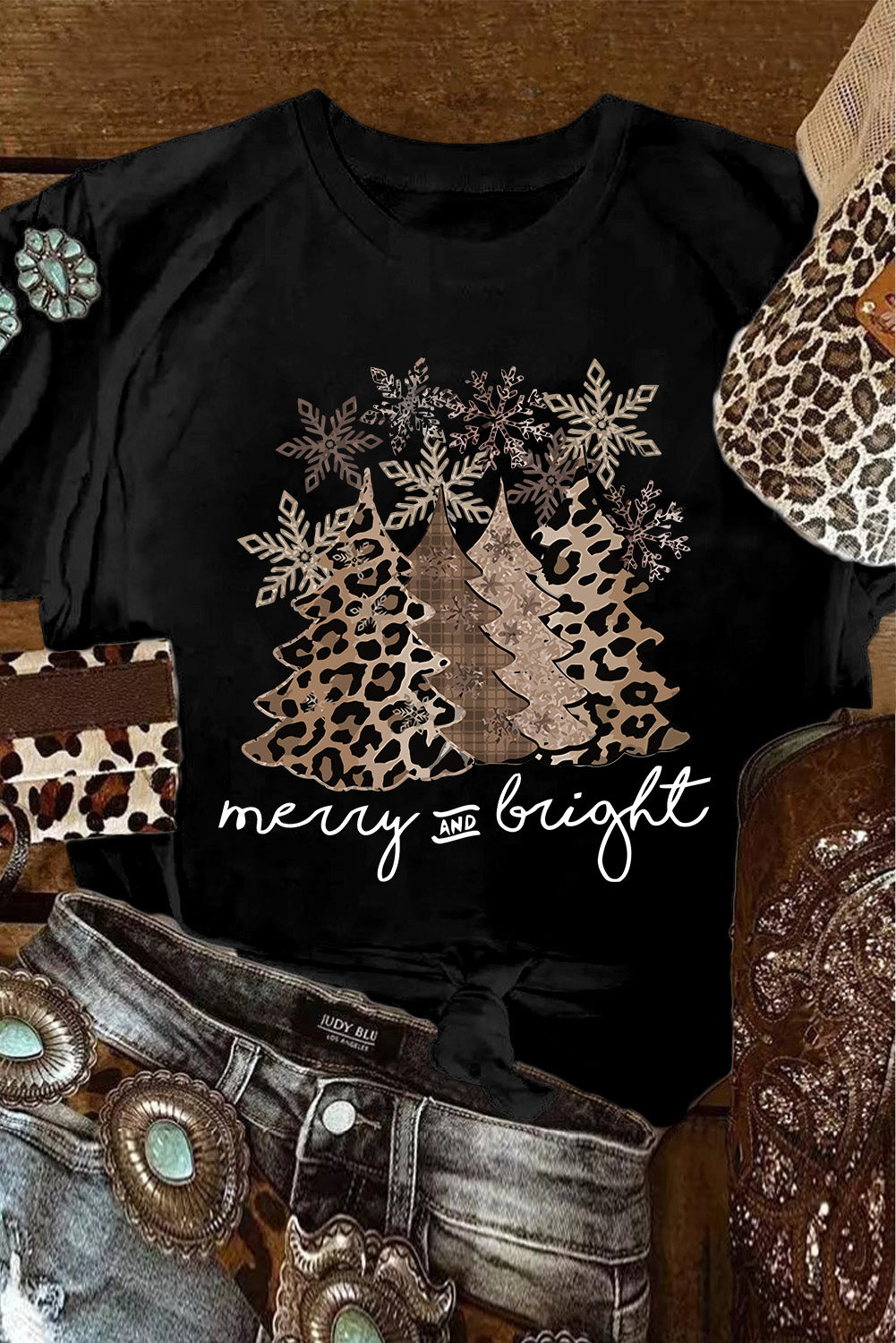 White Leopard Christmas Tree Casual Crew Neck Graphic Tee Graphic Tees e7f10c567814891d