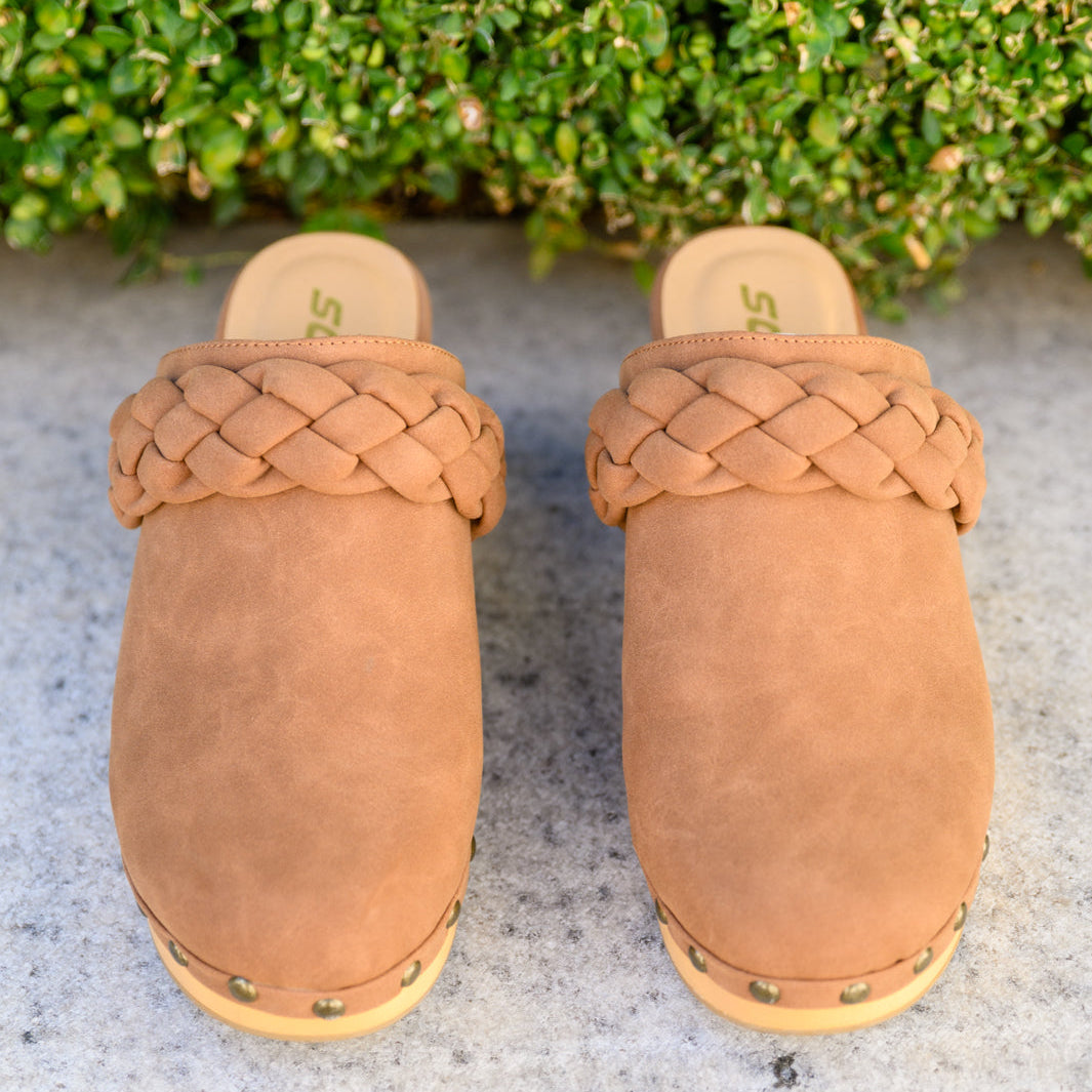 Taylor Braided Clogs In Brown